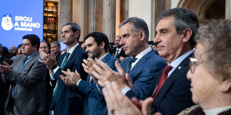 BROU lanza “BROU a Mano Comercios”, una herramienta digital que convierte celulares en puntos de venta