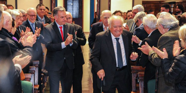 Enrique Iglesias recibió la distinción doctor “honoris causa” y llamó a unir economía, ética y solidaridad