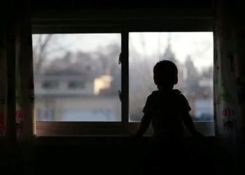 El peso de la reacción: ley, paternidad y la levedad del diagnóstico