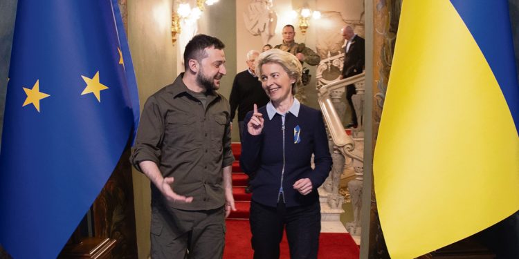 Von der Leyen y el plan militar para Ucrania: ¿juego de poder o salto al abismo?