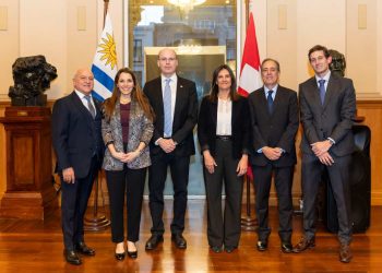 La Cámara de Comercio Suizo-Uruguaya celebra sus 80 años en el Teatro Solís