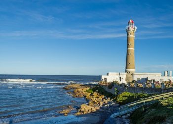 Faros del Uruguay: historia, patrimonio, turismo y arte