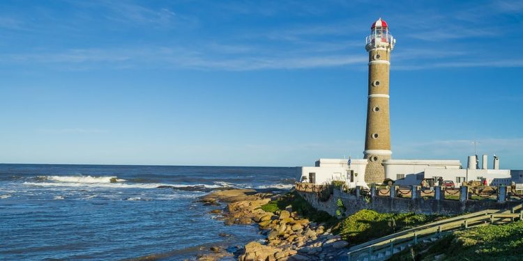 Faros del Uruguay: historia, patrimonio, turismo y arte