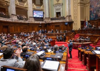 Cabildo Abierto y los partidos tradicionales: las apariencias engañan