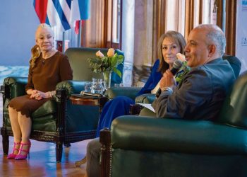 La cultura como puente: Uruguay lanza su 6ª Bienal de Montevideo, dedicada a la Amazonia en el Palacio Legislativo