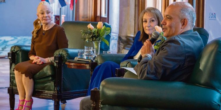 La cultura como puente: Uruguay lanza su 6ª Bienal de Montevideo, dedicada a la Amazonia en el Palacio Legislativo