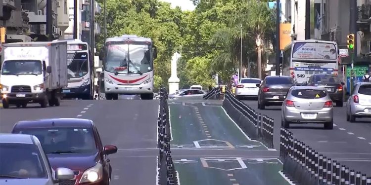 Gobierno e intendencias acuerdan crear entidad metropolitana de transporte y descartan proyecto de tren-tram
