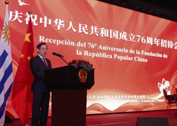 Recepción en Montevideo por el 76º aniversario de la República Popular China