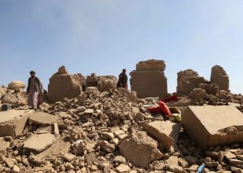 Terremoto en Afganistán deja más de 800 muertos y miles de heridos