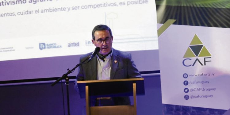 Con el tipo de cambio, “los gobiernos pasan, el problema sigue”