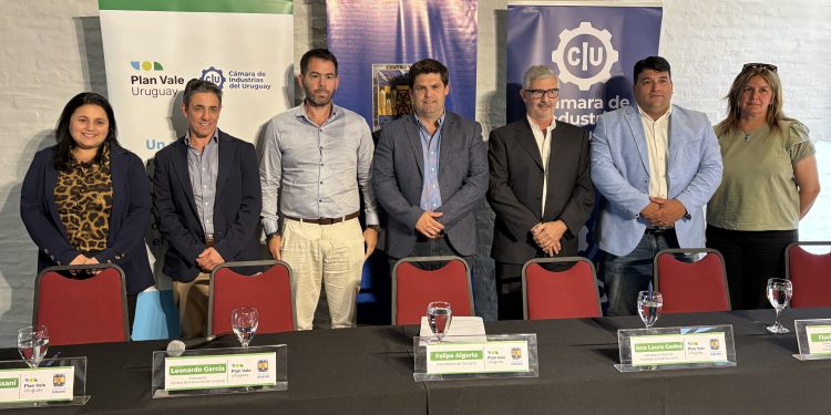 Plan Vale amplía su operativa tras la firma de un convenio con la Intendencia de Durazno