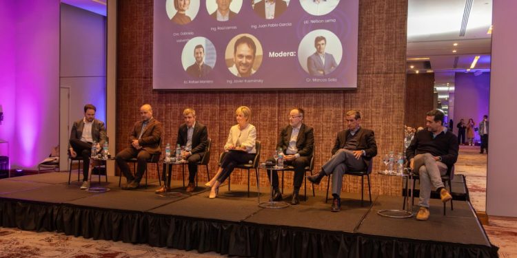 Expertos debatieron sobre los desafíos de Uruguay hacia una nueva fase de la identidad digital