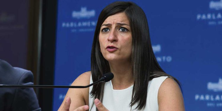 “No podemos estar enganchados a ningún bloque”