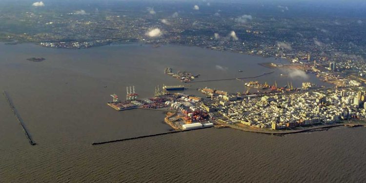 Conflicto portuario define el futuro económico de Uruguay