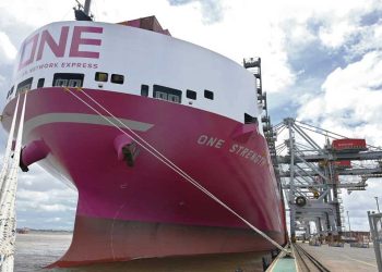 Hito histórico en el Puerto de Montevideo: llega el buque más grande que haya arribado al país