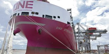 Hito histórico en el Puerto de Montevideo: llega el buque más grande que haya arribado al país