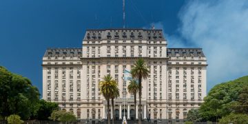 Un giro histórico en la conducción de la Defensa argentina