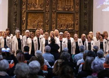 Un canto que une generaciones: 4500 voces mayores celebran la vida en Montevideo