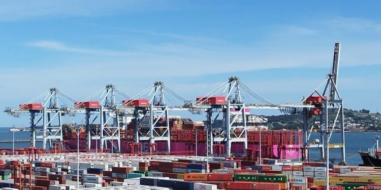 Uruguay apunta a la categoría A en deuda soberana: un salto ambicioso entre elogios y advertencias