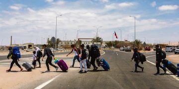 Perú declara emergencia y militariza su frontera con Chile ante éxodo migratorio