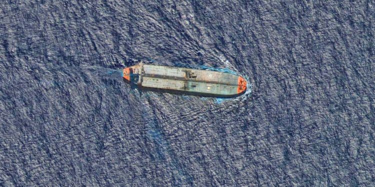 Petróleo clandestino: la cacería naval de EE. UU. contra el crudo venezolano y sus aliados globales