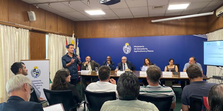 Se presentó “Agua para la producción familiar” con apoyo de US$ 10.000 por unidad ganadera