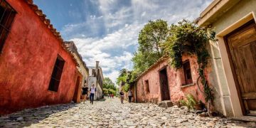 Turismo en Uruguay: optimismo sectorial frente a desafíos de rentabilidad y gasto