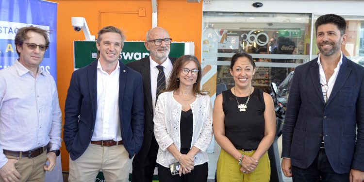 Uruguay estrena un sistema de recambio instantáneo de baterías para motos eléctricas