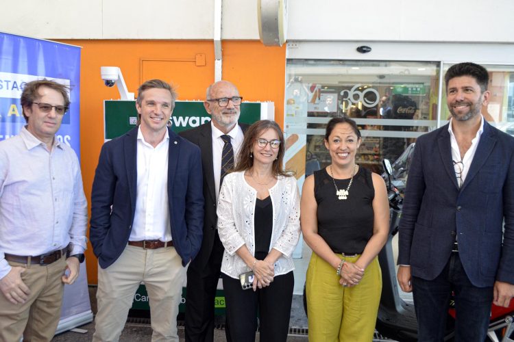 Uruguay estrena un sistema de recambio instantáneo de baterías para motos eléctricas