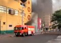 Explosión durante incendio en supermercado de Santana do Livramento dejó cinco bomberos lesionados