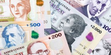 Uruguay apuesta al mercado local con nueva emisión de deuda a corto plazo por 447 millones de dólares
