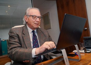 “Ninguna persona física o empresa puede considerarse solvente con esta dinámica de gasto y endeudamiento”