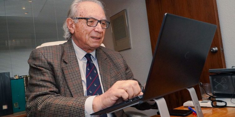 “Ninguna persona física o empresa puede considerarse solvente con esta dinámica de gasto y endeudamiento”