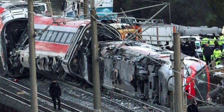 Tragedia ferroviaria en España: al menos 41 fallecidos tras un “extraño” accidente que desconcierta a las autoridades