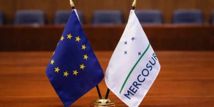 UE aprueba histórico acuerdo con Mercosur tras 25 años de negociación y tensas protestas