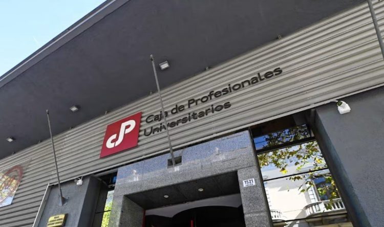 Caja de Profesionales revoca polémico pago a directores tras presión y renuncias