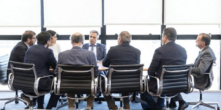 Tras viaje a China, Orsi convocará a partidos para forjar posición nacional frente a crisis en Venezuela